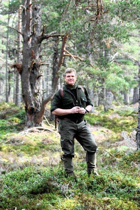Ray Mears talked about his outdoor life - later more than a hundred queued for his new autobiography.