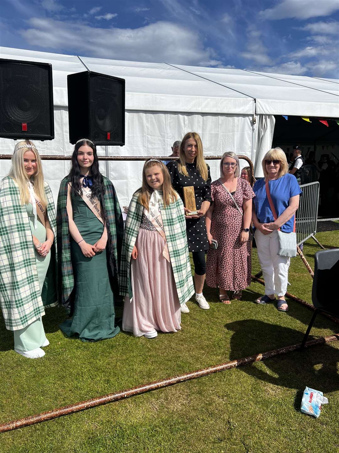 Carnival Queen Holly Preston, princess Daisy Cameron and attendant Emma Sutherland presented the community award to Covid-19 volunteers. Annarie Heneghan, Eileen Parkin and Jane Sutherland accepted the award on behalf of all the volunteers.
