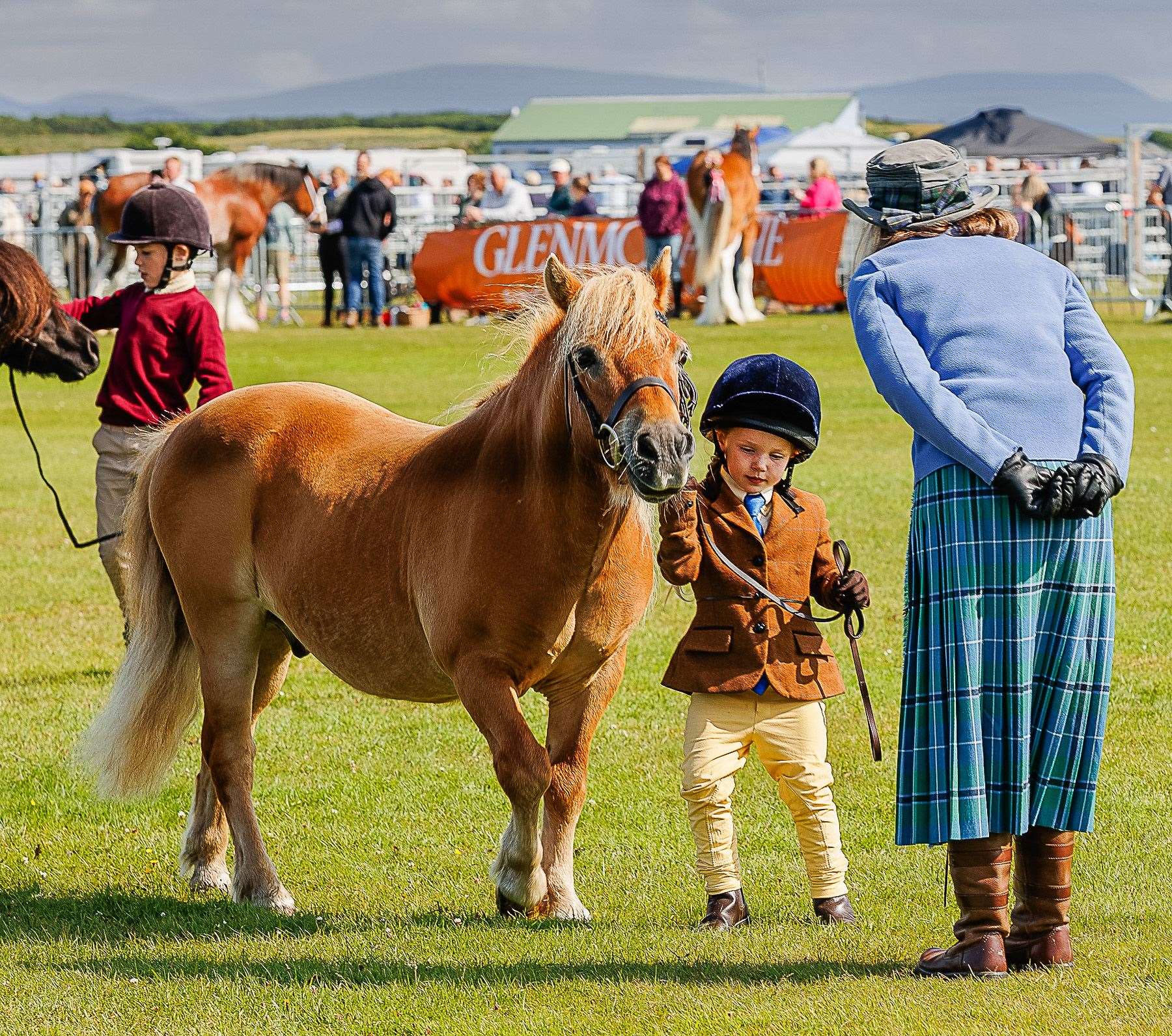 Junior handler – 8 years and under: 191 Kinkell Gold Dust with Izzy Eunson. Photo: East Sutherland Camera Club