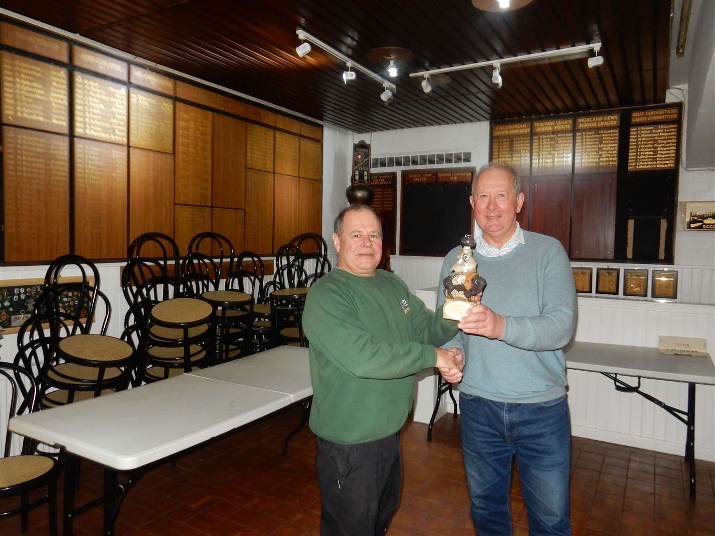 Sutherland’s vice president Hamish MacRae accepts the Bison Trophy from Ross Province president Finlay MacKenzie.