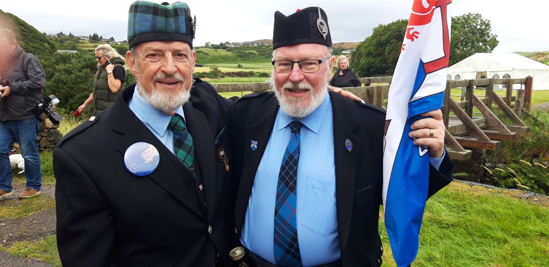 From left, Bob Drew, from Ohio, and Kenneth Mackay, who administered the oath. Mr Drew's great grandfather was Donald Mackay. He said that he had wanted to visit the north of Scotland from the age of 10 when he saw an picture of Castle Varrich in his grandparents' home. "Sixty years later, I have made it!" he said.