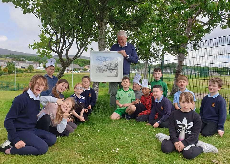 Artist Ian Westacott has gifted a piece of his own art work to Golspie Primary School.