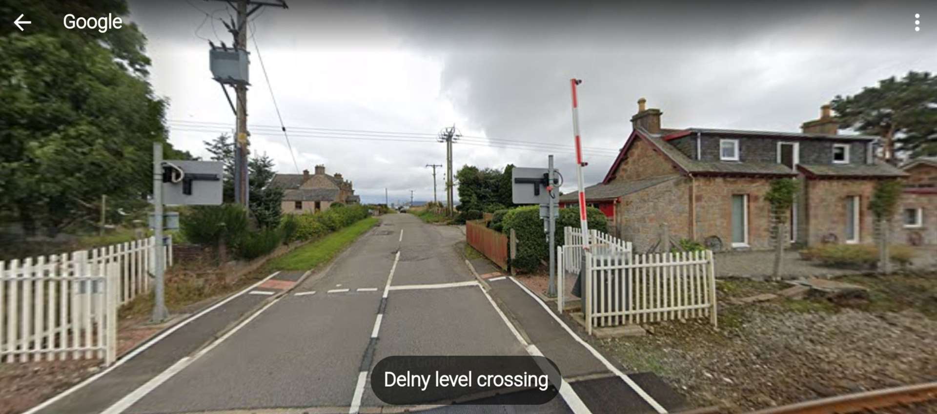Delny level crossing