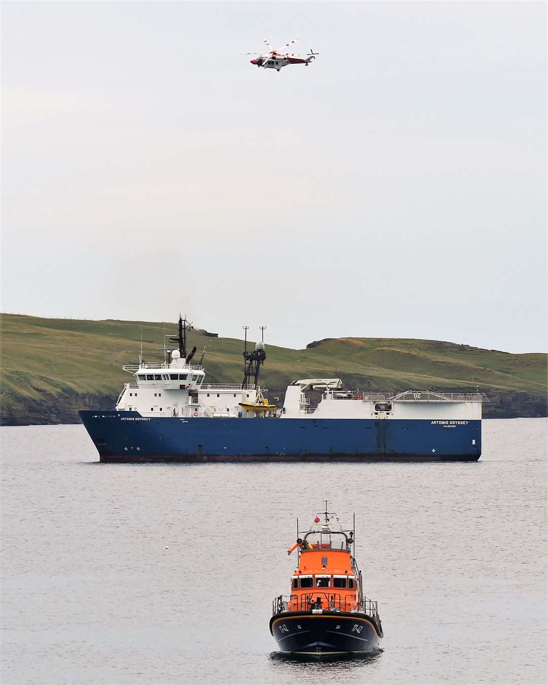 Coastguard helicopter flying above the Artemis Odyssey and Thurso Lifeboat near Victoria Walk, Thurso. Picture: Mel Roger