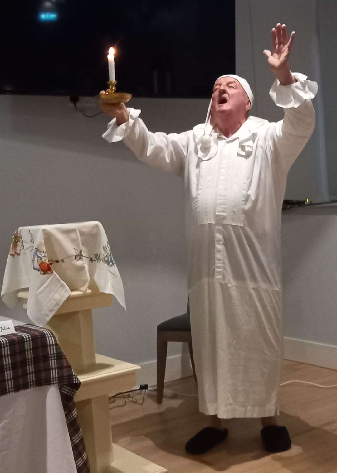 Star turn Willie Mackay in full flow, reciting the 101 lines of Burns’ famous satire Holy Willie’s Prayer.