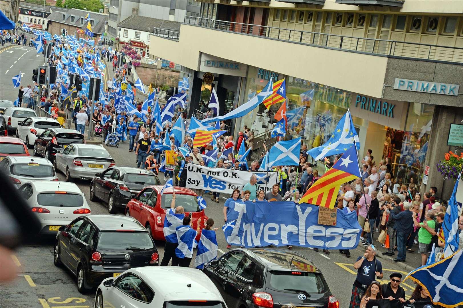 The High Street....All Under One Banner..Picture: Gair Fraser. Image No. 041709...