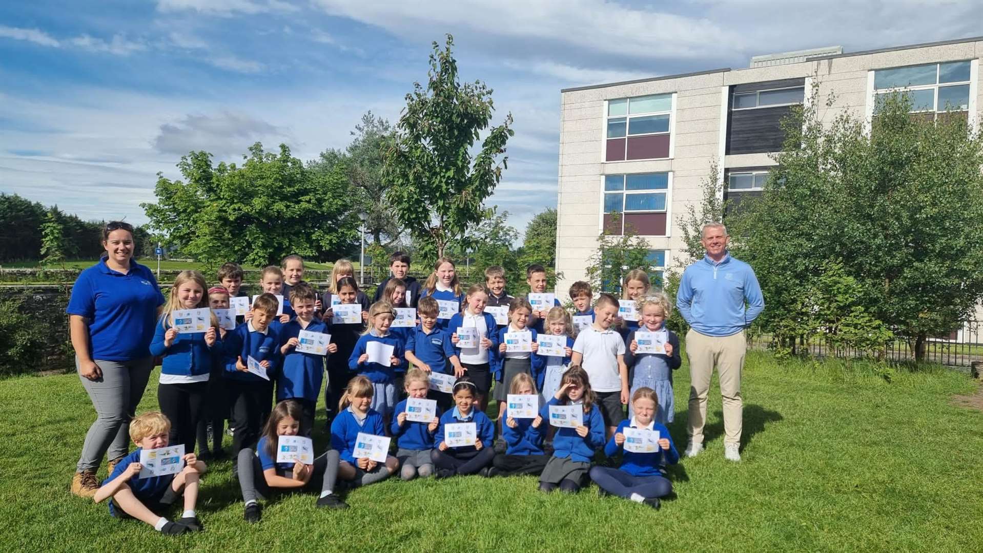 Dr Marie Athorn, RSPB and R&A business conservation advisor, and Royal Dornoch head teaching pro Gary Dingwall visited Dornoch Primary School to meet some of the youngsters taking part in a the bird spotting competition.