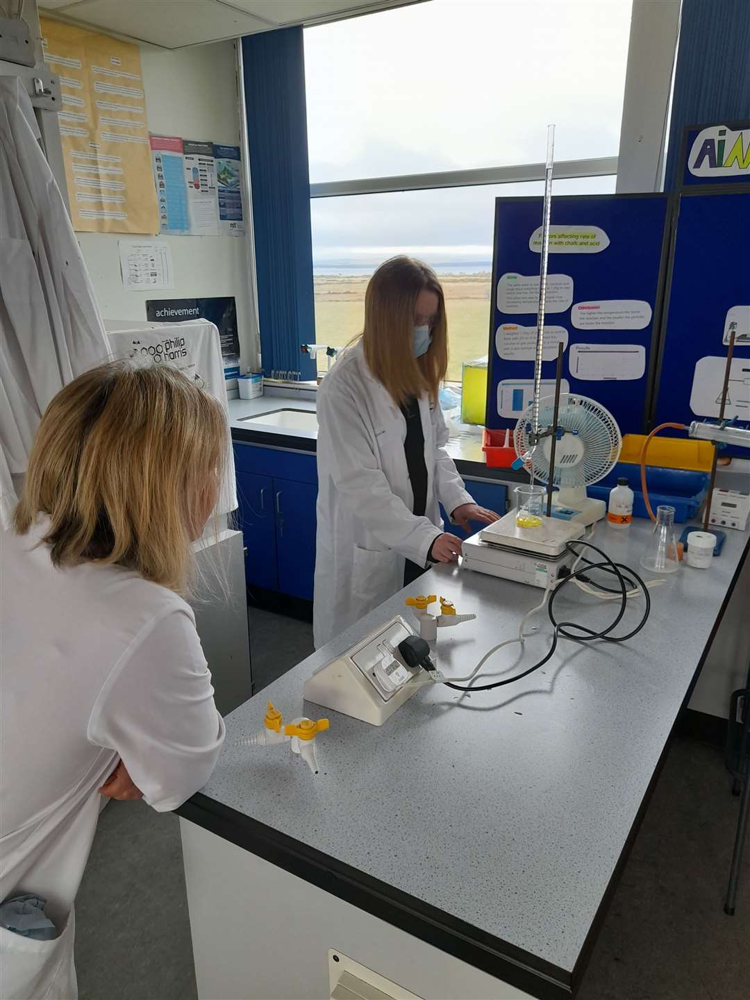 Louisa Wildman demonstrates an olfactory titration, watched by one of the visiting scientists from Edinburgh.