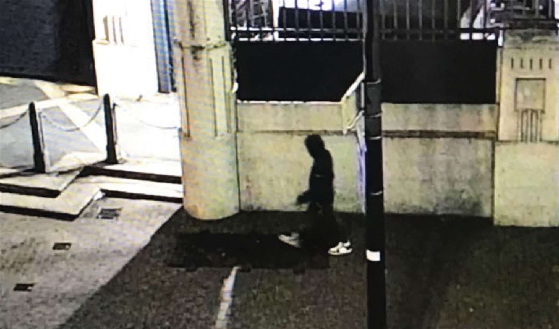 A CCTV image of the suspect traveling along the Albert Embankment approaching Vauxhall Bridge (Metropolitan Police/PA)