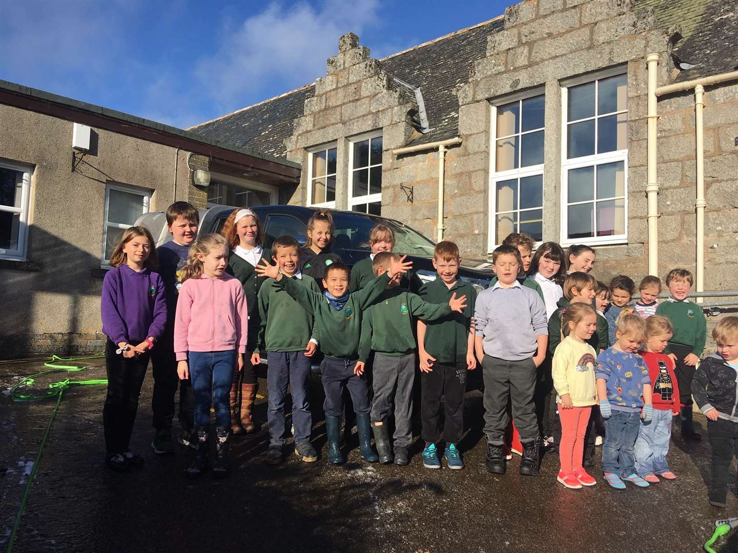 Rogart Primary School pupils will be rolling up their sleeves this weekend and taking part in a car wash.