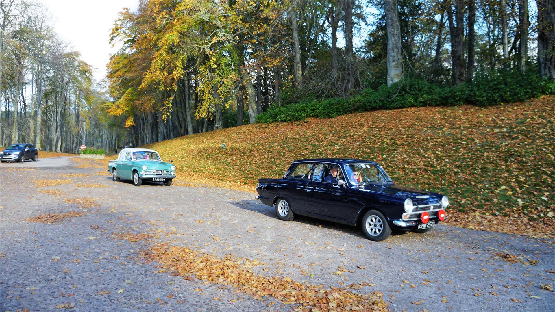 Various vehicles arrive at Dunrobin Castle. Picture: DGS