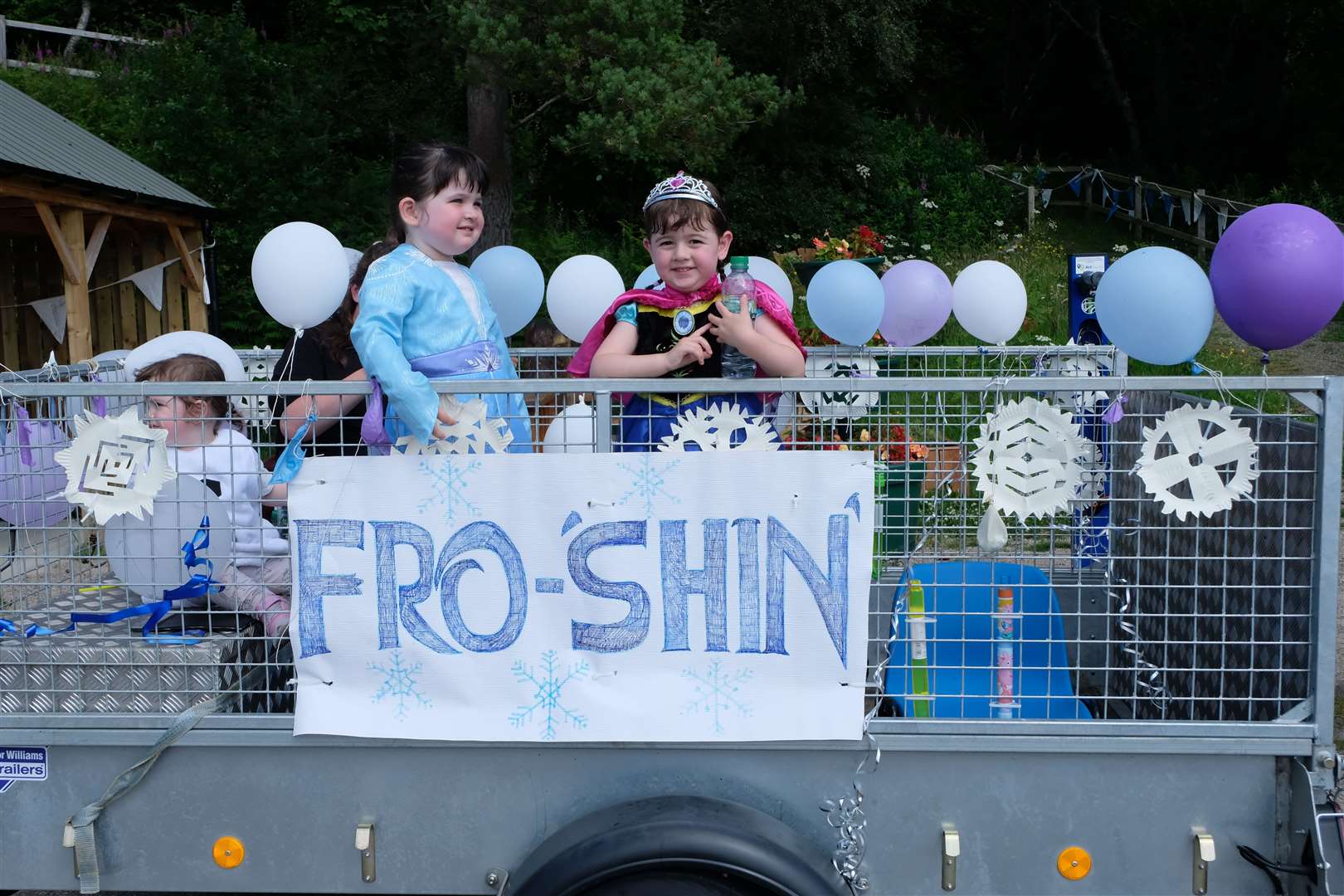 There was a festive vibe to the Fro-'Shin' float which was bedecked with balloons.