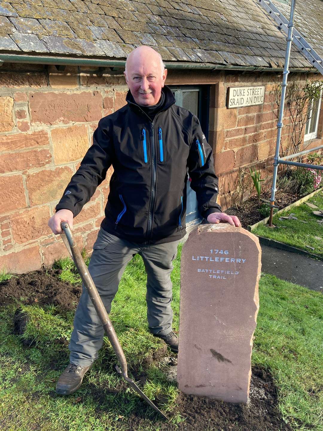 Community stalwart Iain Miller, a former community council chairman, was given the honour of turfing in a stone.