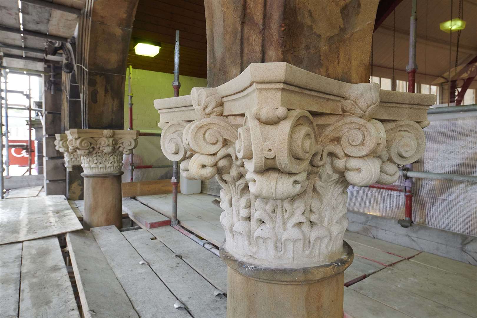 The detail of the Corinthian column tops can be seen clearly.