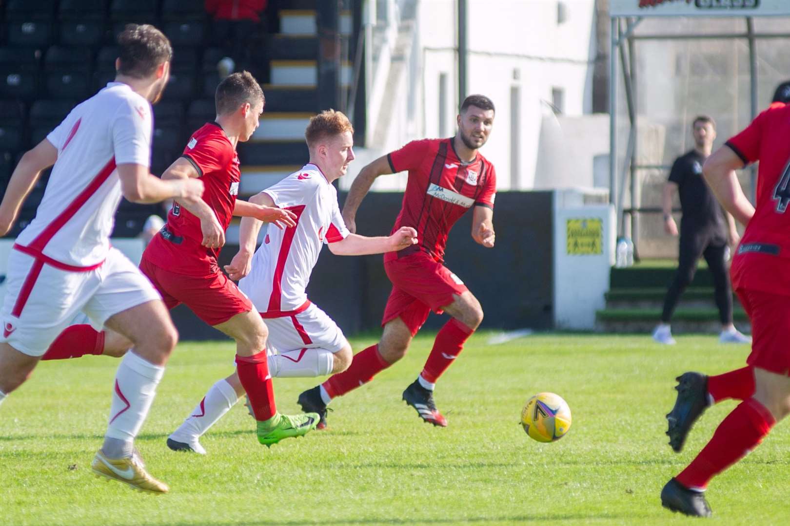 Andy MacRae runs at the Elgin defence. Picture: Daniel Forsyth..