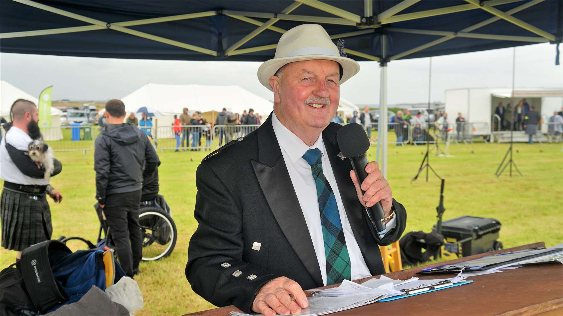 Compere Willie Mackay conducted matters with his usual jovial nature. Picture: DGS