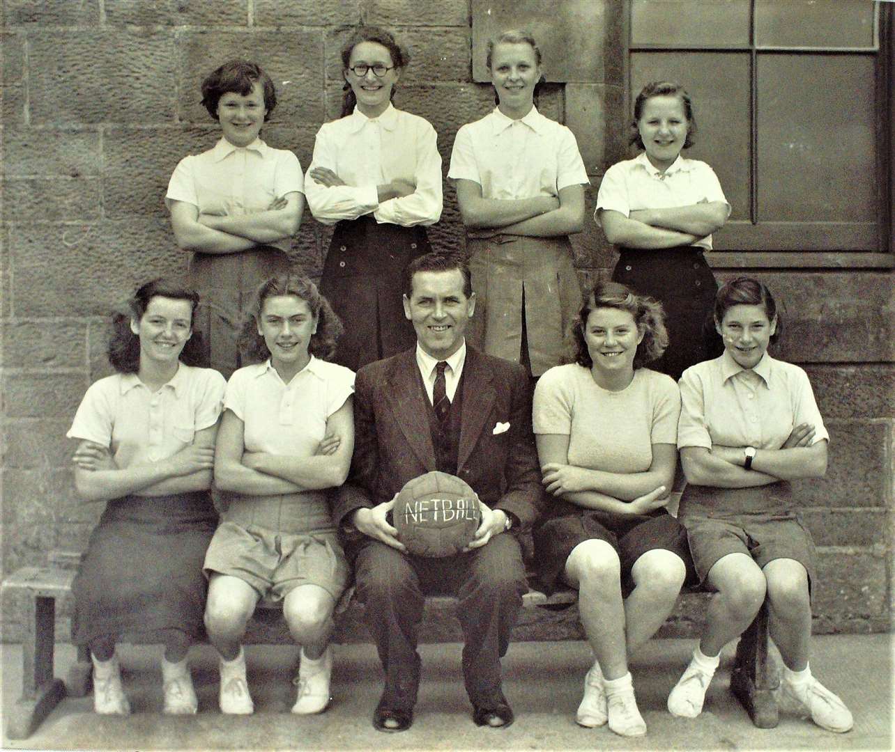 Clyne Junior Secondary netball team.