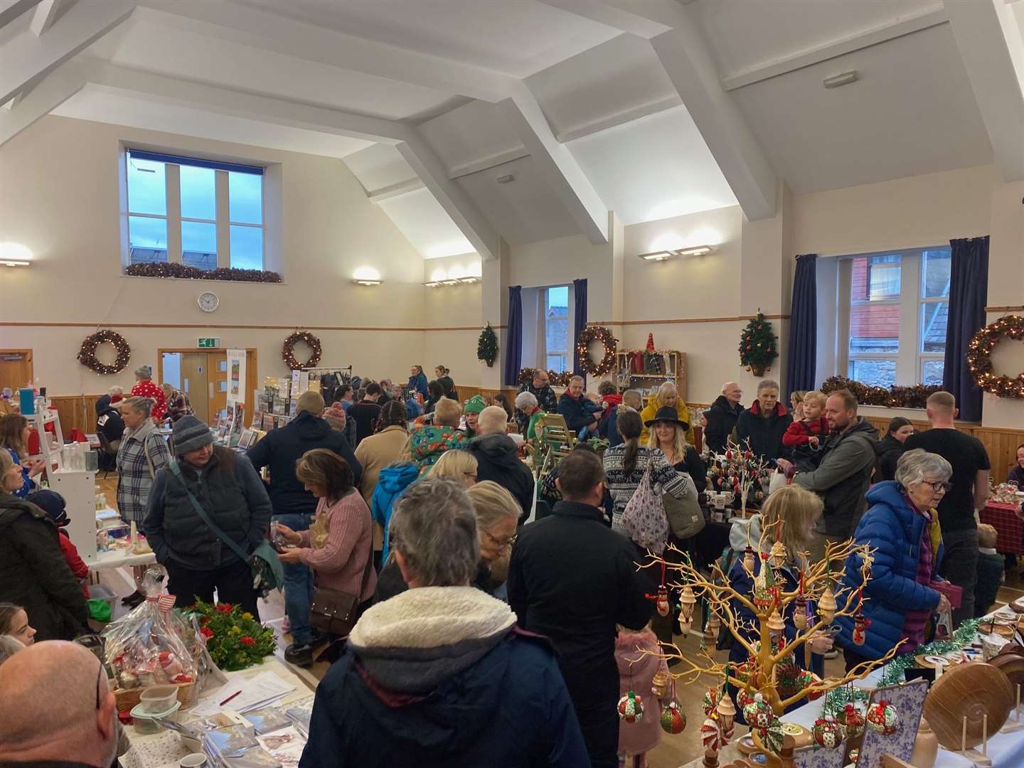 The craft fair was the ideal opportunity to buy Christmas gifts.