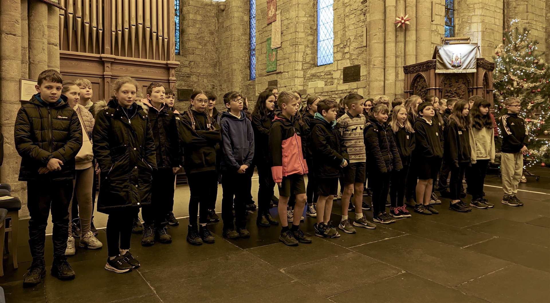 Dornoch P6s and P7s gave a rendition of Feliz Navidad before the P7s read the story of Christmas.