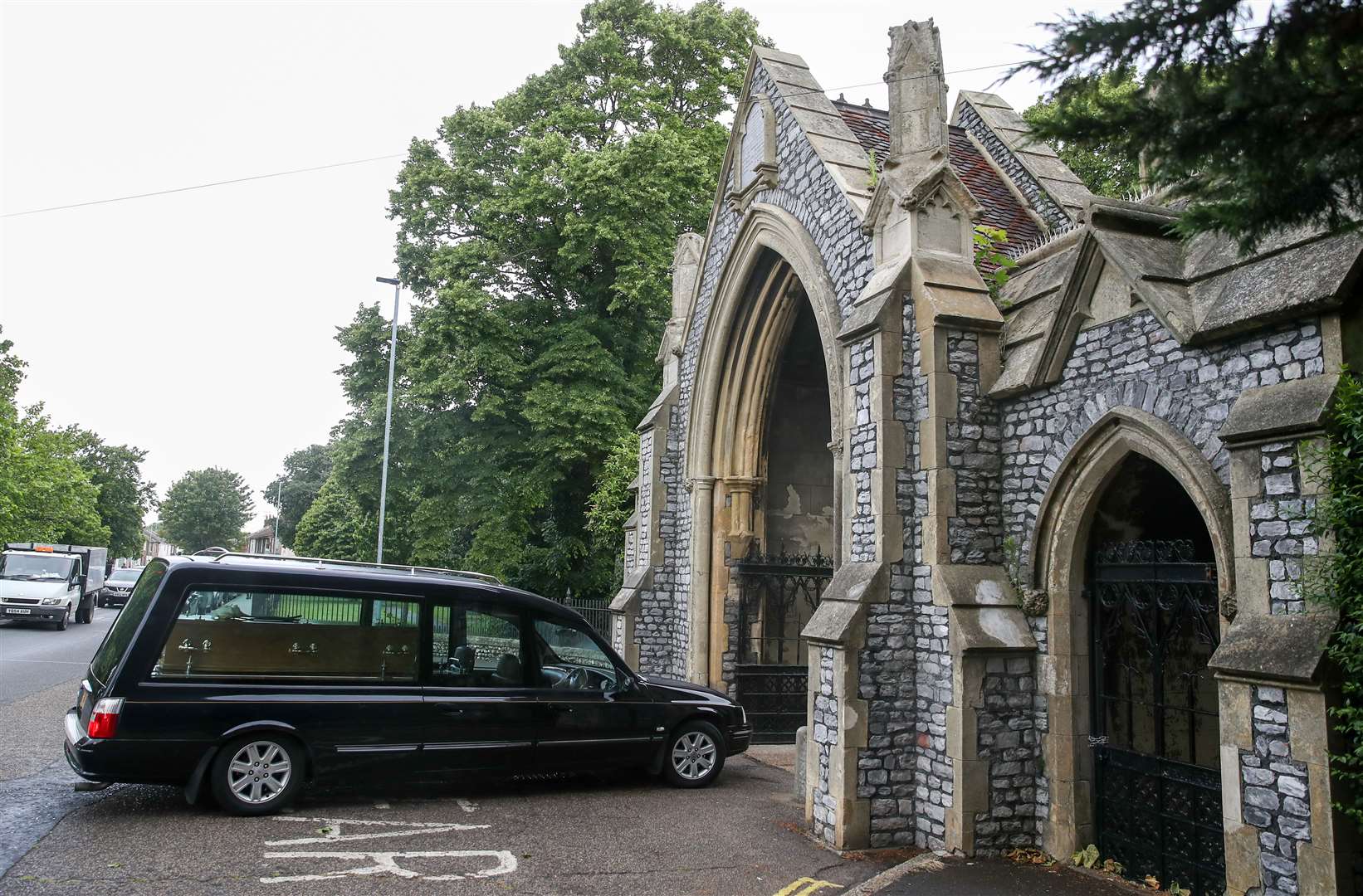 A hearse carrying the coffin of Jeremy Kyle guest Steve Dymond arrives at Kingston Cemetery in Portsmouth (Andrew Matthews/PA)