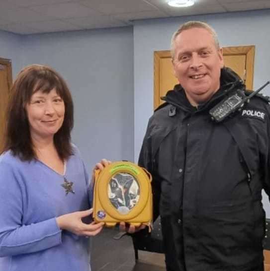 TV news reporter Nicola McAlley, charity ambassador for Keiran’s Legacy, handed over the defibrillator to Lochinver-based Sergeant Donald Morrison.