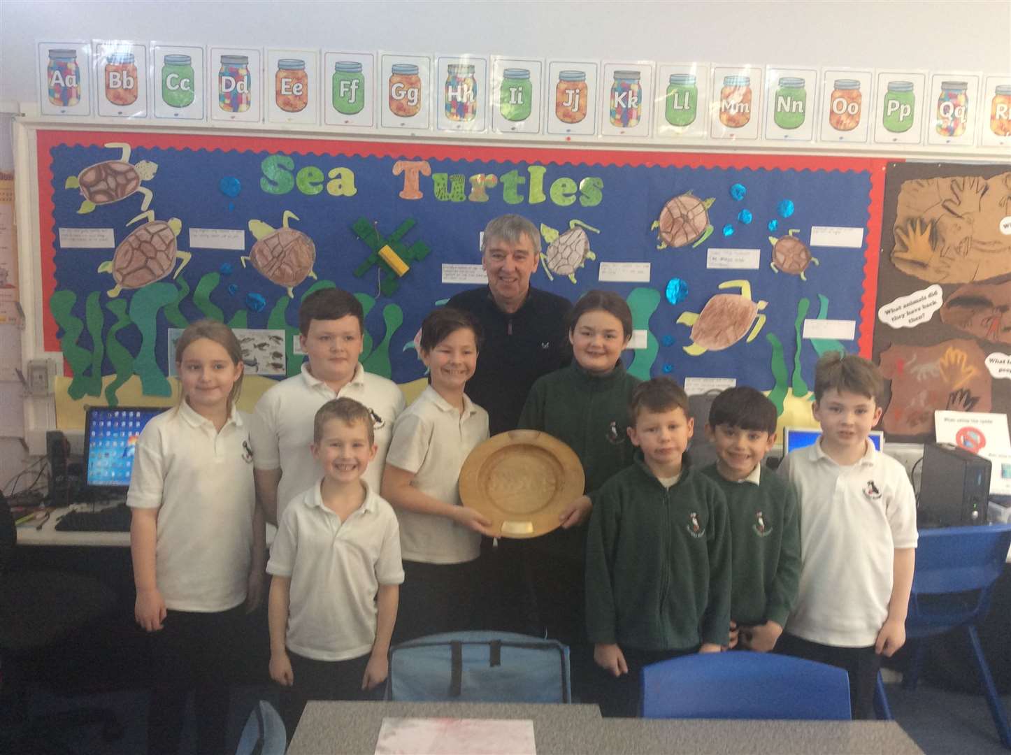 Winning Durness primary pupils with Ronnie Lansley who presented them with their prizes.