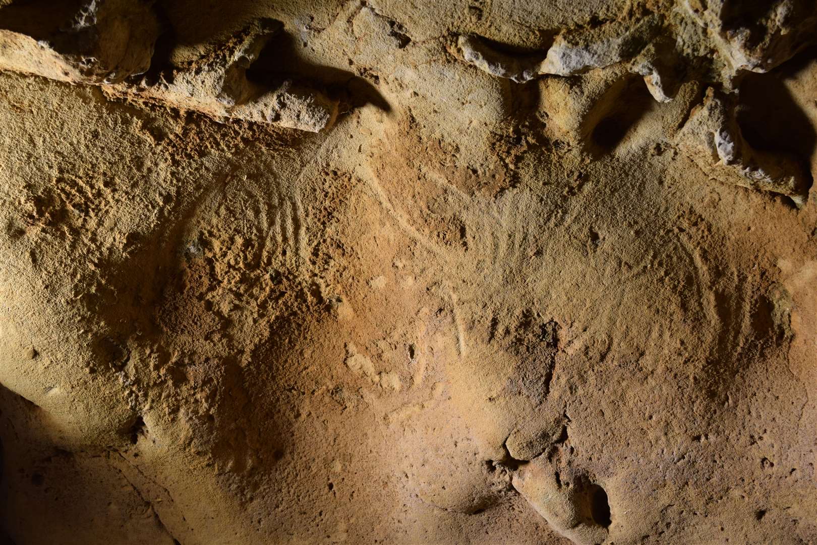 Engravings discovered in La Roche-Cotard cave in Loire, France. On the left is a “circular panel”, and on the right, a “wavy panel” (Jean-Claude Marquet/University of Tours)