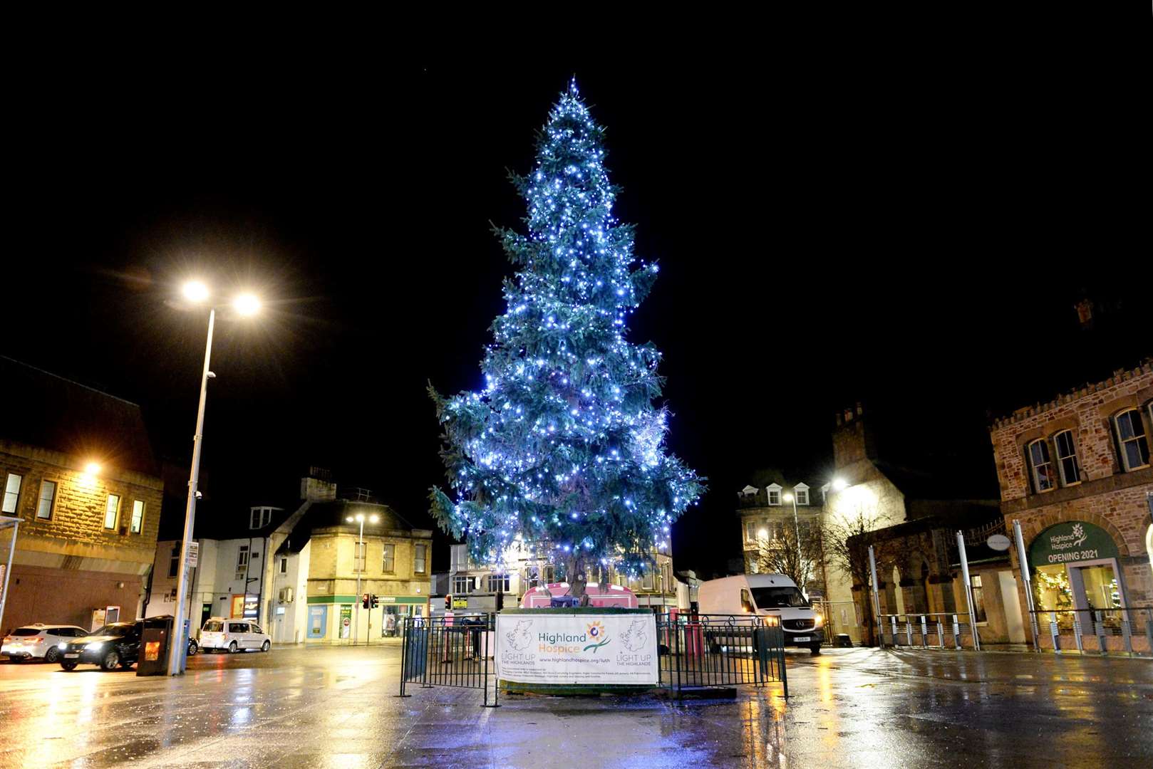 The Highland Hospice Christmas Tree in Falcon Square. Picture: James Mackenzie.