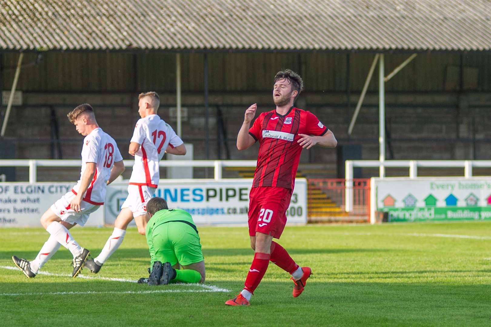 Josh Peters misses a late chance to level for Elgin. Picture: Daniel Forsyth..
