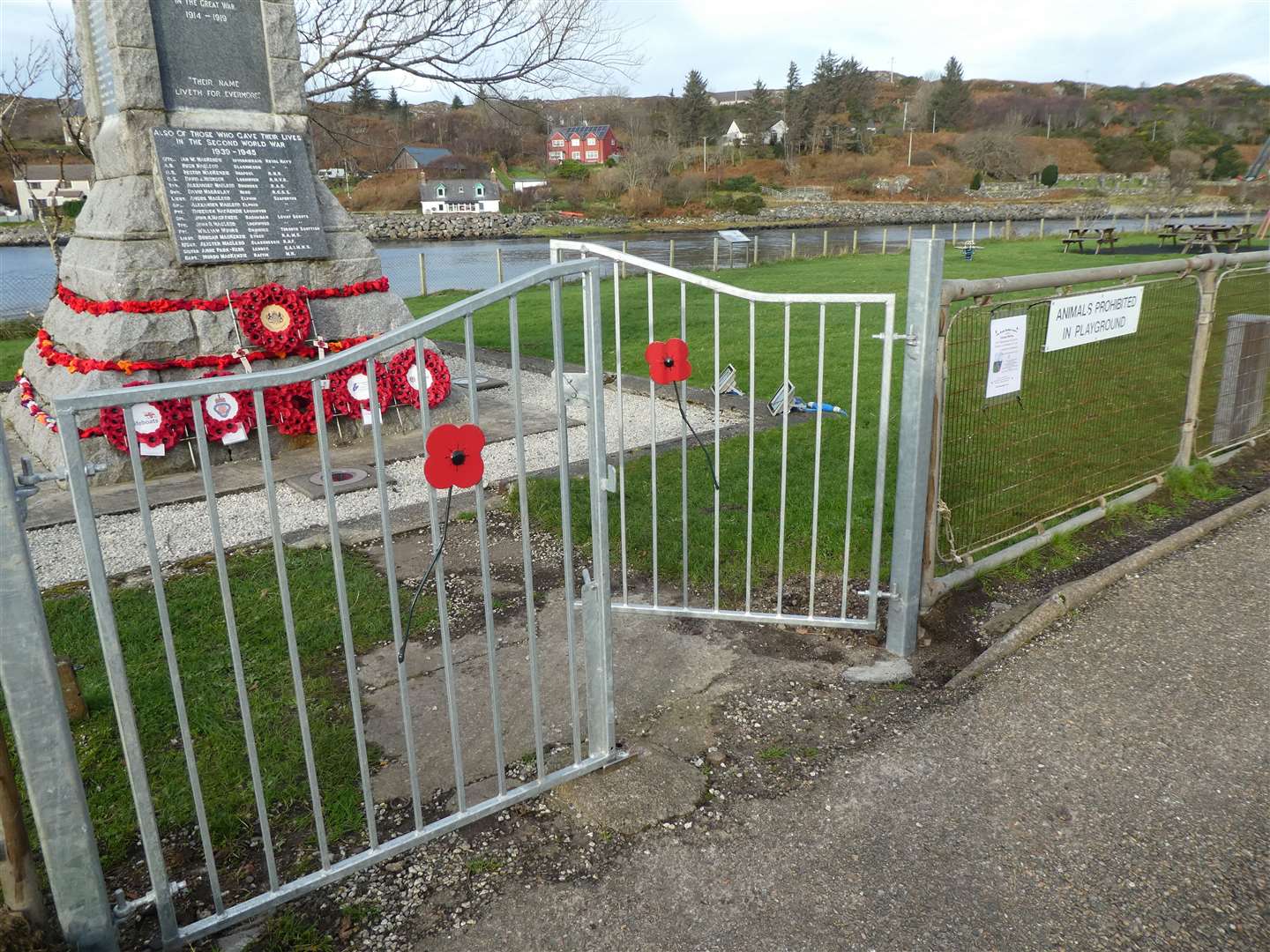 The new gates were designed by Durrant Macleod, secretary of the Assynt branch of the Royal British Legion Scotland (RBLS), and his wife Maysie.