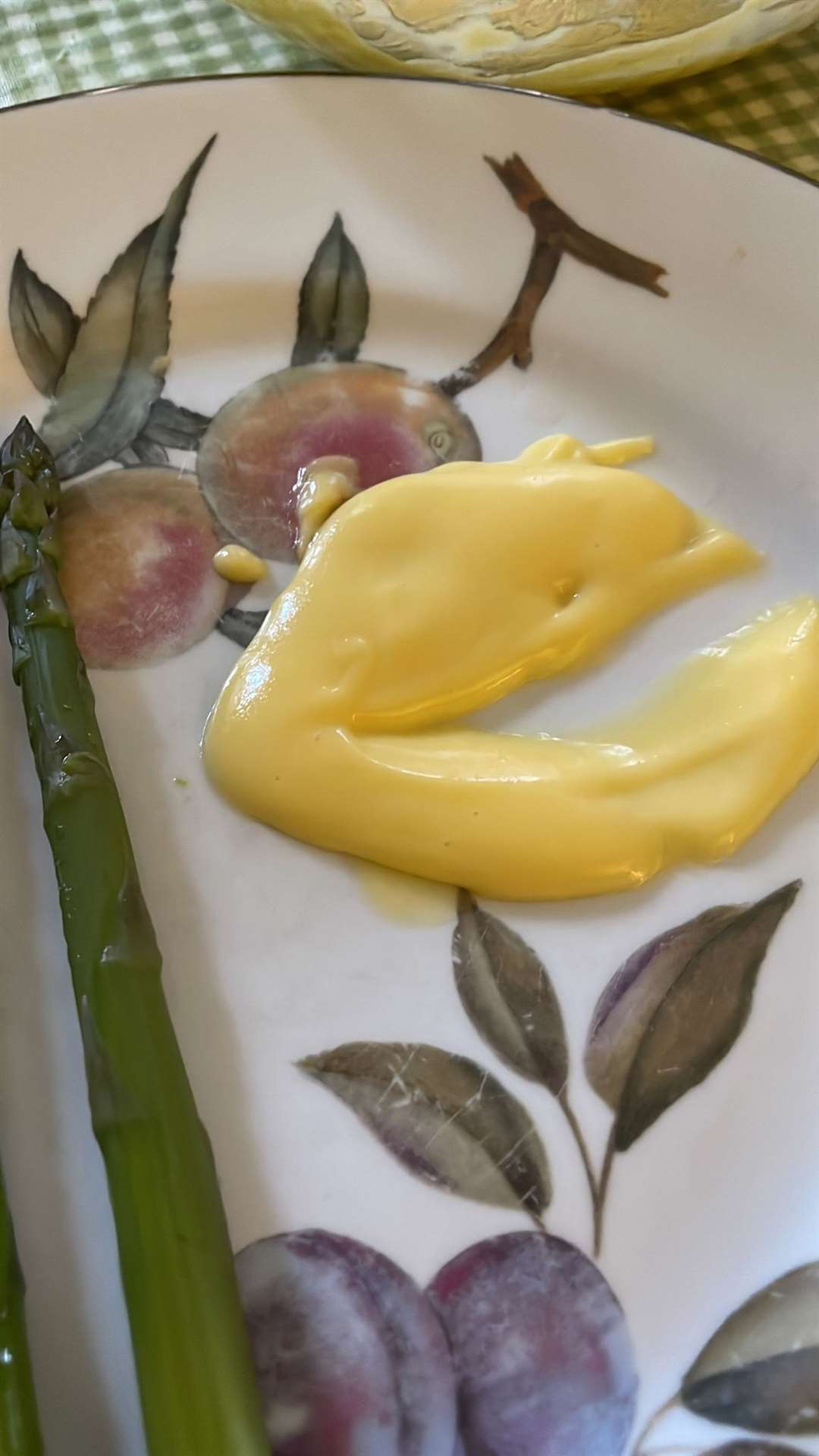 And here's a Hollandaise sauce that I prepared at home!