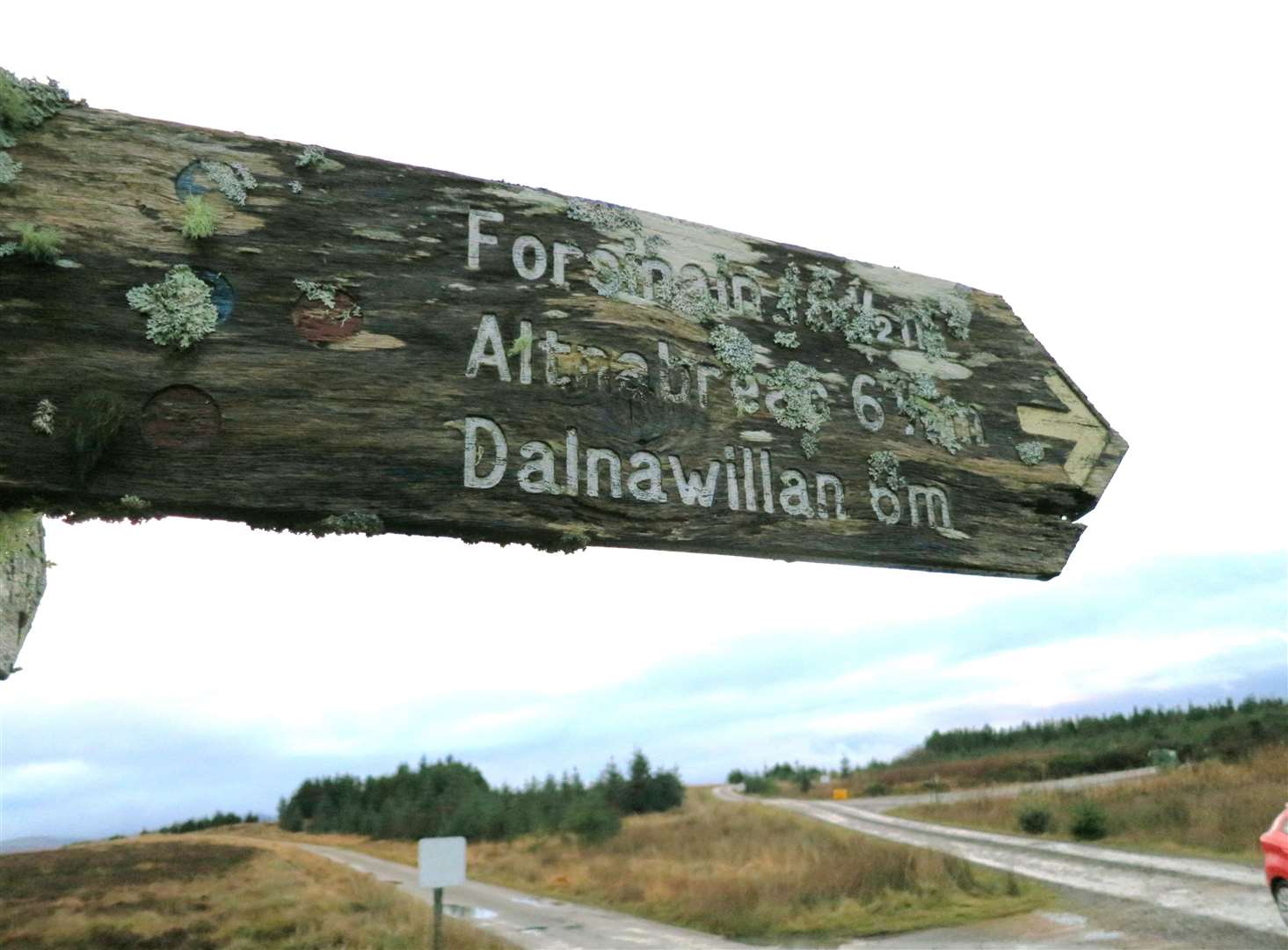 A mouldy signpost showing the road to Altnabreac. Picture: DGS