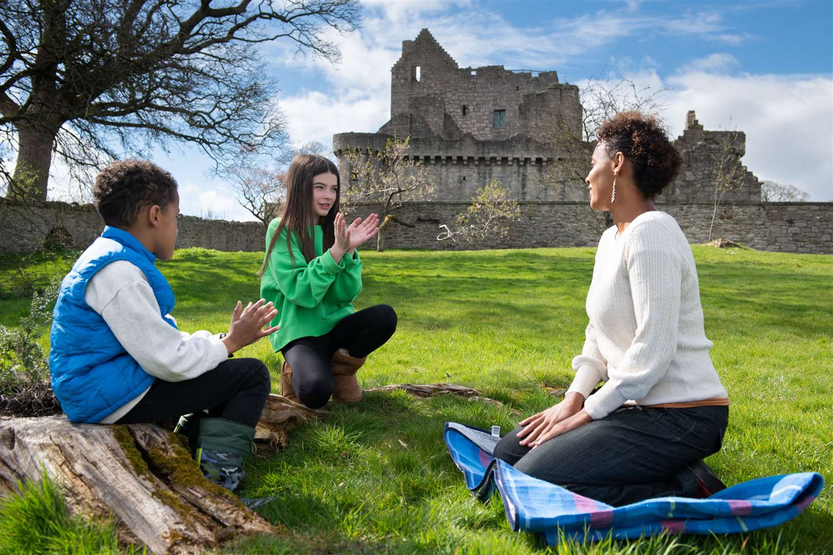 Young people aged eight to 12 will be asked to tell a tale that features a Historic Scotland site.