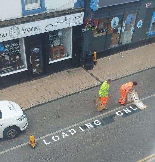 Workers stencilled the 'g' the wrong way round leading to hillarious comments.