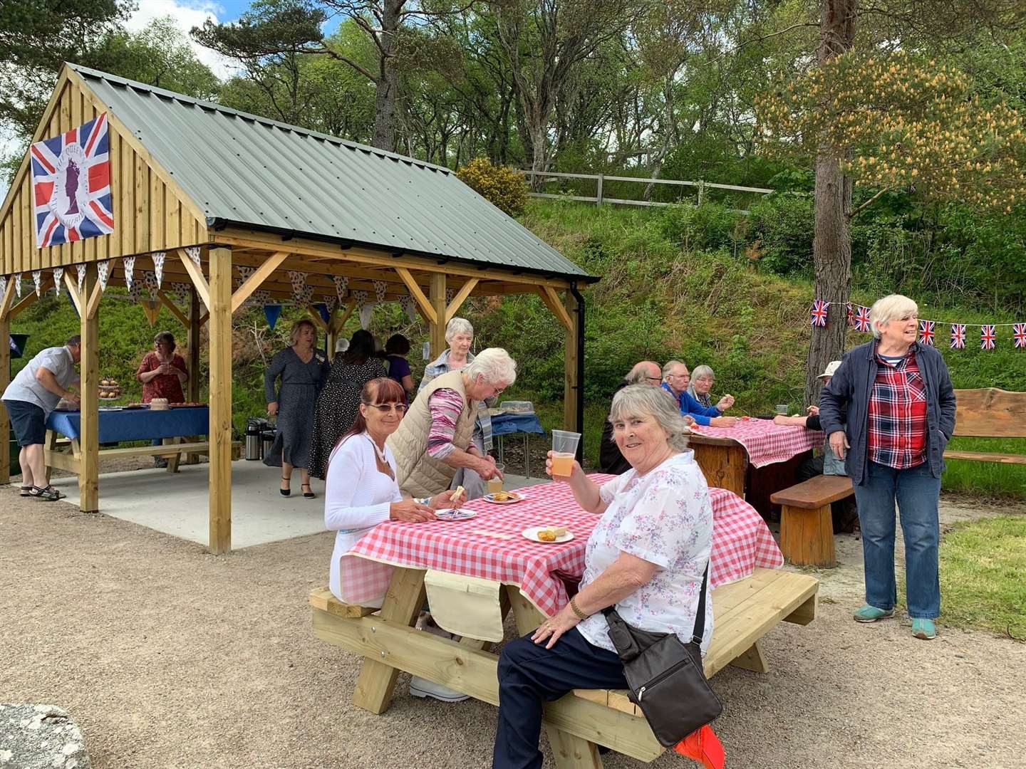 The jubilee picnic was a great opportunity for the Lairg community to get together and “toast” the Queen’s 70 years of service over a cuppa and some delicious sandwiches.