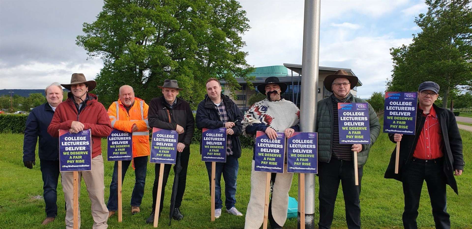 EIS FELA UHI lecturers on the picket line on May 25.