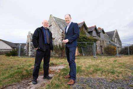 Nick Lindsay of Clyne Heritage Society (left) receives the keys to the Old Schoolhouse from SSE's Rod Crawford