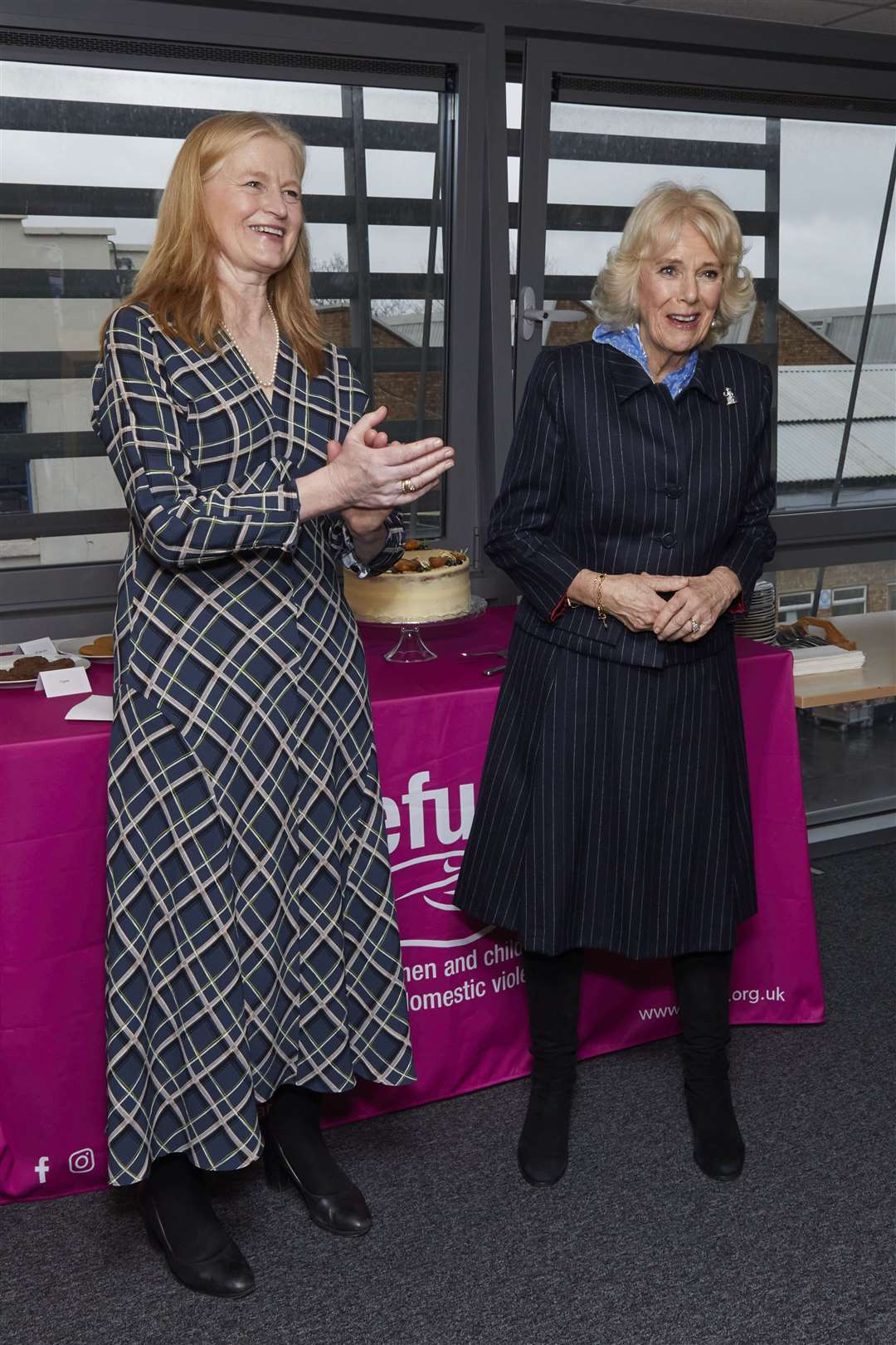 The Queen and Refuge’s chair Hetti Barkworth-Nanton at the centre (Stacey Osborne/Refuge/PA)