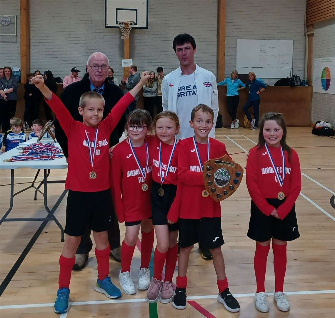 Winners of the trophy in the mixed class were a team from Lairg.