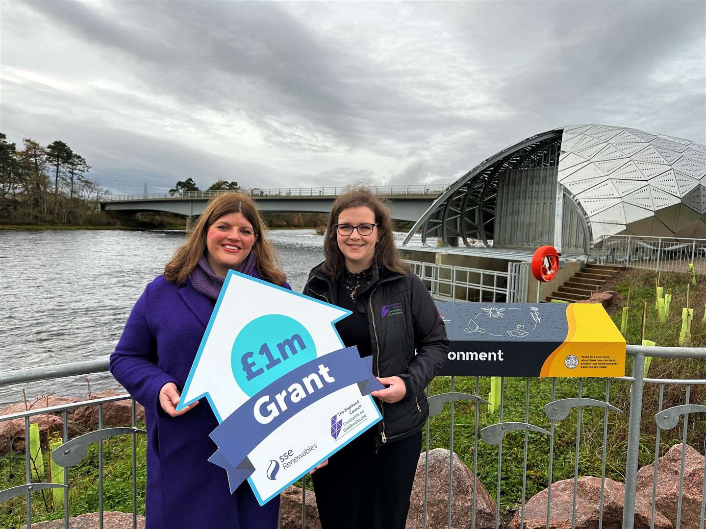 Lindsay Dougan, SSE Renewables senior community investment manager (left) is pictured with Isla MacMillan, project manager for Climate Change and Energy at the Highland Council.
