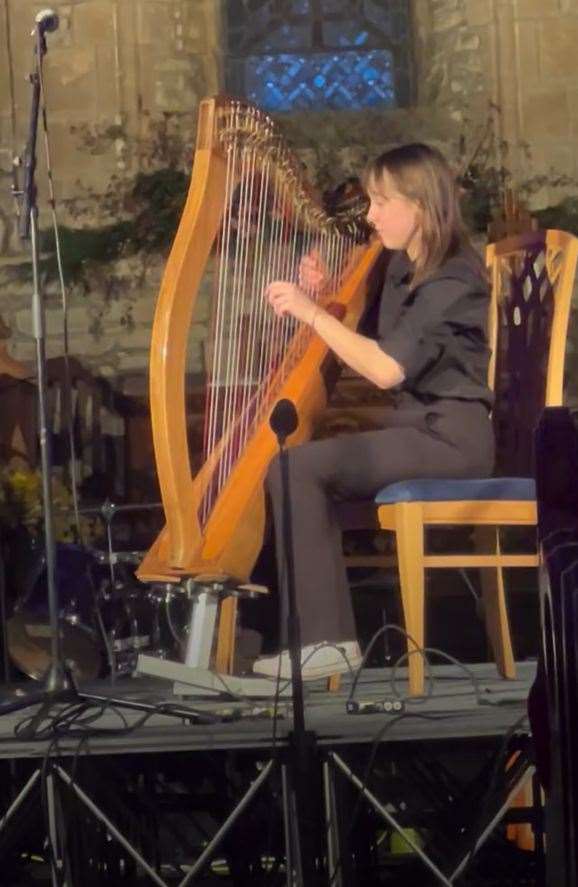 Lucy Robertson played the clarsach.