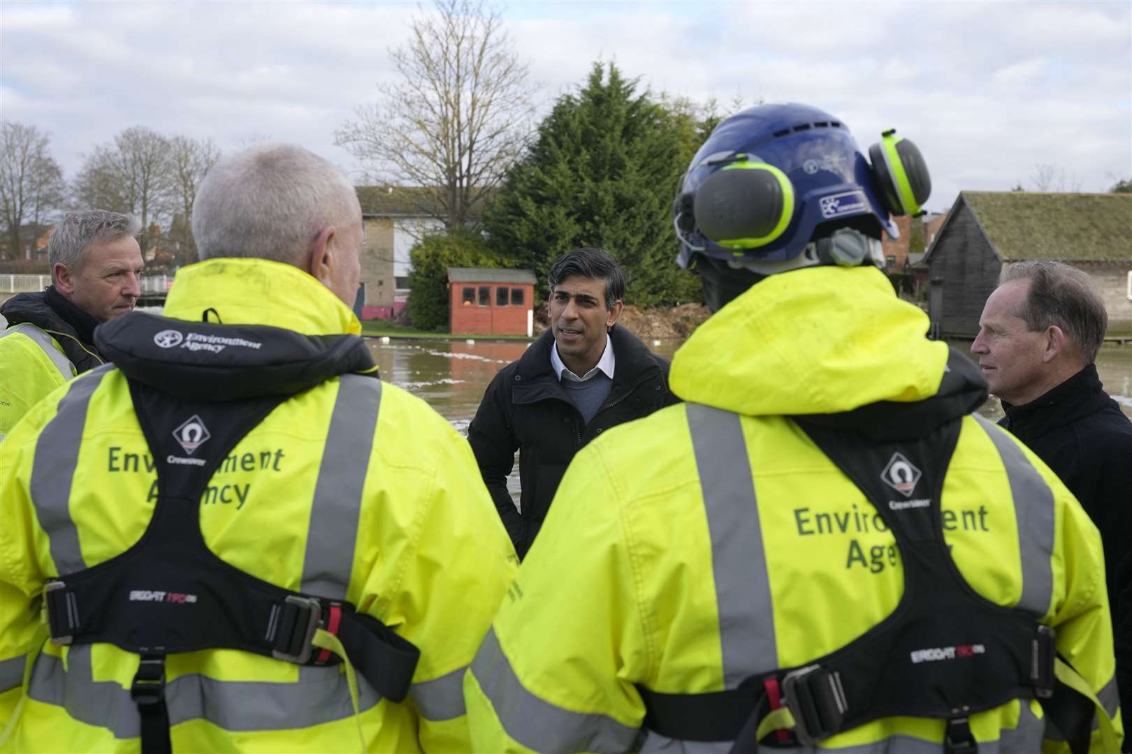 Prime Minister Rishi Sunak speaks to members of the Environment Agency (Frank Augstein/PA)